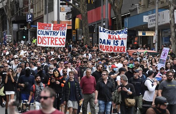 ކޮވިޑް ވެކްސިންއާ ދެކޮޅަށް އޮސްޓްރިއާގައި މުޒާހަރާކުރަނީ