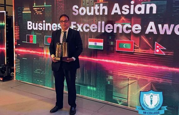 އެމްއައި ކޮލެޖަށް ދެކުނުއޭޝިއާގެ ޝަރަފުވެރި ދެ އެވޯޑް