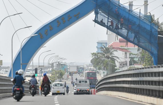 ބްރިޖުން ފީއެއް ނަގަން މަޝްވަރާކުރަން ނިންމައިފި