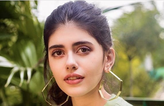 ފިލްމެއް ހޮވުން ފަސޭހައެއް ނޫން: ސަންޖަނާ