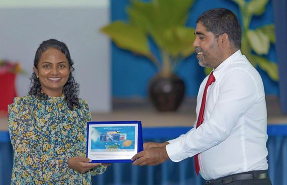 ޕޯސްޓުން އޮންލައިން ކޮމިއުނިޓީ ފިހާރައެއް ހުޅުވައިފި