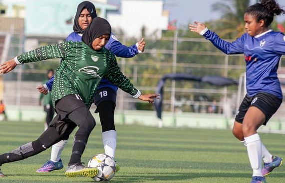 އަންހެން ކުދިންނަށް އެމެރިކާއިން ފުޓްބޯޅައިގެ ފުުރުސަތެއް