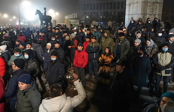 ހަމަނުޖެހުން ބޮޑުވެ ކަޒަކިސްތާނުން ރަޝިޔާގެ އެހީ ހޯދަނީ