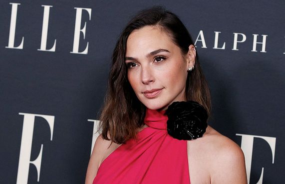 ޖޭމްސް ބޮންޑްގެ ފިލްމަކަށް ގަލް ގެޑޯ އޮޑިޝަން ހެދި