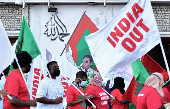 ޔޯގާ މައްސަލަ: އިދިކޮޅުގެ ތުހުމަތު އިންޑިއާ އަށް