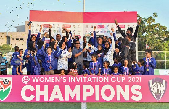 ފަހުވަގުތުގެ ލަނޑުން ޑޮޓްކޮމް ޗެމްޕިއަންކަން ހޯދައިފި