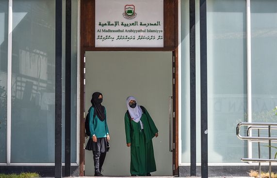 އަރަބިއްޔާގައި މޫނު ބުރުގާ އެޅުން މަނާކުރަނީ