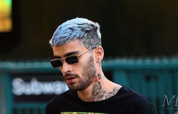 ޒޭން ތުނބުޅި ދިގުކޮށްލައި، އެހެން ސިފައެއްގައި