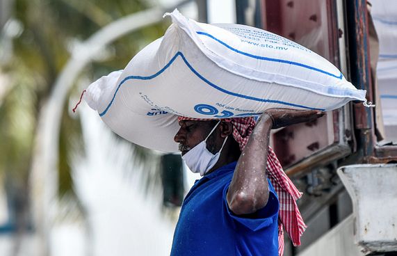 ހުޅުމާލޭގައި ކާޑު ހޯލްސޭލްކޮށް ވިއްކަން ފަށަނީ