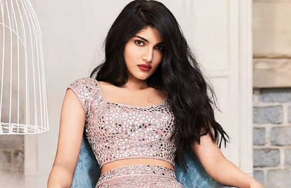 އަލިޒޭ ބޮލީވުޑަށް ނުކުންނަނީ ތައި ރީމޭކަކުން