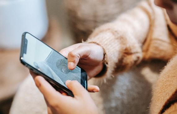 ސިންގަޕޫރު ސުކޫލްތަކުގައި ފޯނު މަނާކުރުން ހަރުކަށިކޮށްފި