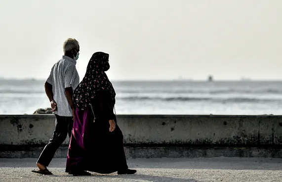 ގަދަރުވެރިކަމާއެކު އެކު ދުވަސްވުން