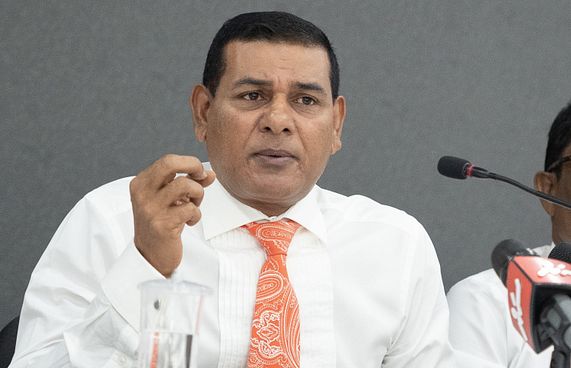 ސަން ސިޔާމްގެ ޕާސްޕޯޓް ސިންގަޕޫރުން ހިފަހައްޓައިފި