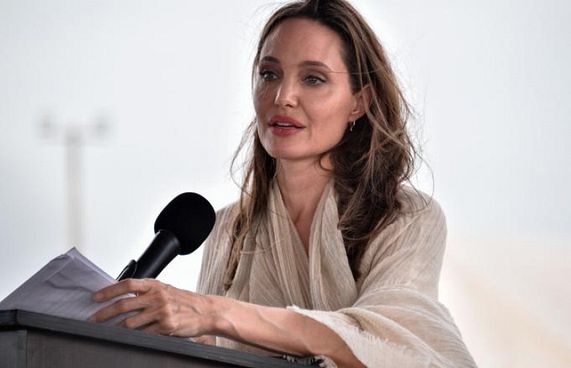 ރެފިއުޖީންނަށް އެހީވާން އެންޖެލީނާ ޔަމަނަށް ގޮސްފި