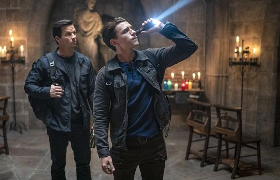 ޓޮމް ހޮލެންޑުގެ "އަންޗާޓެޑް" ވިއެޓްނާމްގައި މަނާ