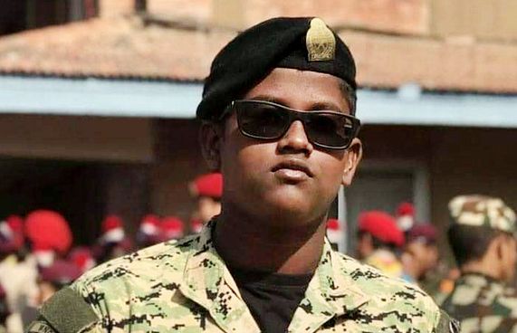 ރާފިލް ބަލިވެ އުޅޭކަން ބުނަން މެސެޖުކޮށް 11 ކޯލް!