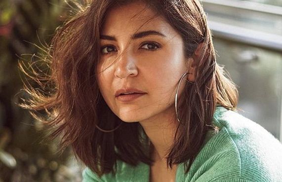 ދަރިއަށް ވަގުތުދޭން އަނުޝްކާ ފިލްމު އުފެއްދުމާ ދުރަށް