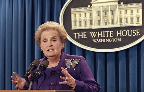 އެމެރިކާގެ މެޑެލިން އޯލްބްރައިޓް އަވަހާރަވެއްޖެ