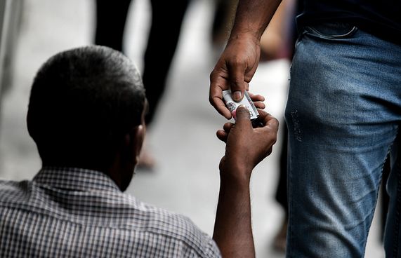 ގައިބާރު ހުރި އެތައް ބަޔަކު ސަލާން ޖަހަނީ!