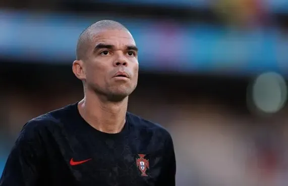 ޕެޕޭ އެނބުރި އައުުމުން ރޮނާލްޑޯ އަށް ތަފާތު ޖޯޝެއް