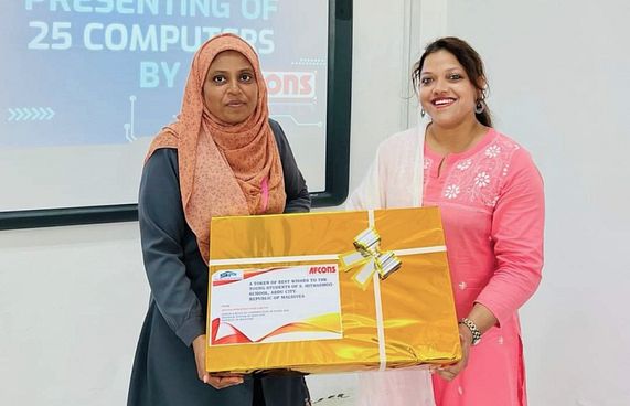 ހިތަދޫ ސްކޫލަށް އިންޑިއާއިން 25 ކޮމްޕިއުޓަރު ދީފި