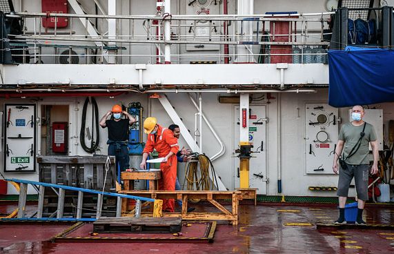 ސަރުކާރުން އަޅާ ސަބްމެރިން ކޭބަލްގެ ސާވޭގެ މަސައްކަތް ފަށައިިފި