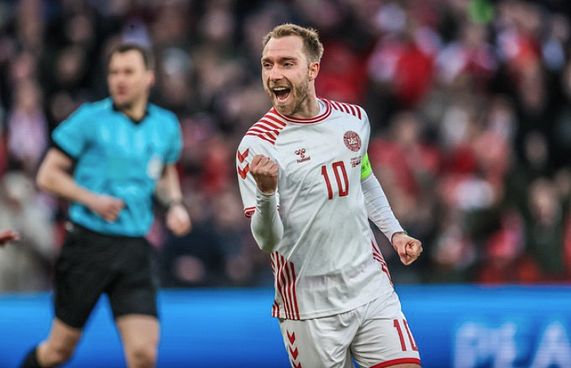 ހާޓްއެޓޭކް ޖެހުނު ދަނޑުގައި އެރިކްސަން ލަނޑުޖަހައިފި