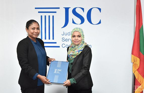 އިސްގާޒީ ހުޒައިފާ ހައި ކޯޓުގެ ބެންޗަށް އައްޔަން ކުރަނީ