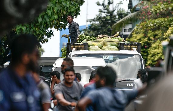 ފުރަތަމަ ހުތުރު ބަސްތަކާ ދުރުވޭ، އޭގެ ފަހުން ރޯދަ!