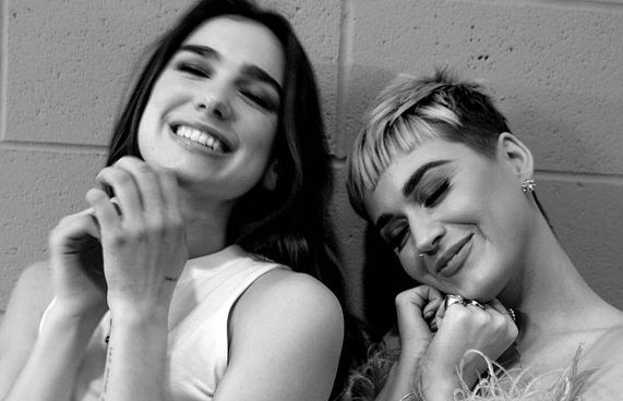 ކޭޓީ އާއި ޑުއާ އެކުގައި ލަވައެއް ނެރެނީ