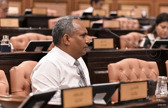 އިހާނެތި ބަސްތައް ރައްދުކުރާތީ ޝަރީފަށް ކެތެއް ނުވި!