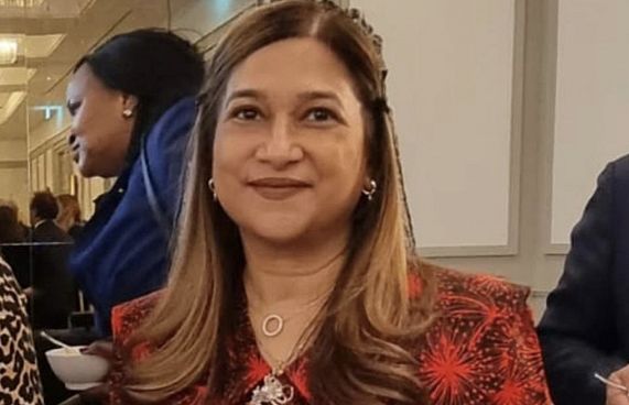 އޭޝިއާގެ އަހަރުގެ ޑިޕްލޮމެޓަކީ ޑރ. ފަރަހަނާޒް