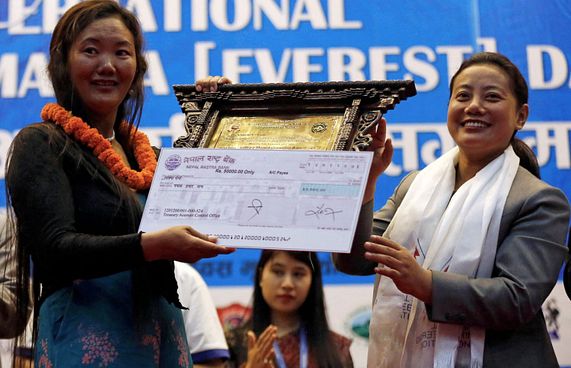 10 ފަހަރަށް އެވަރެސްޓަށް އަރައިގެން ރިކޯޑް އާކޮށްފި