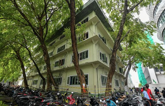 ހުރަވީ ބިލްޑިންގްގައި ހުރި ތަކެތި ނީލަން ކިޔަނީ