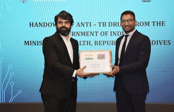 ރާއްޖެއަށް 27،000 ޓީބީ ބޭސް ގުޅަ ހަދިޔާކޮށްފި