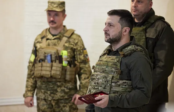 ރަޝިޔާ އާއި ނާޒީން ތަފާތެއް ނެތް: ޒެލެންސްކީ