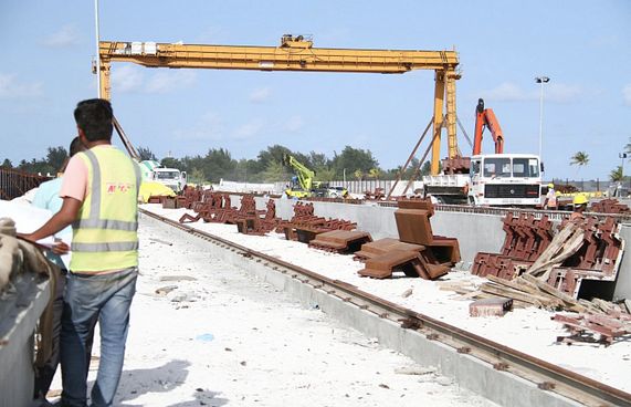 އައްޑޫގެ ޕްރޮޖެކްޓުވެސް ވަގުތަށް ނިމޭނެ: އެފްކޮންސް