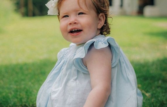 ޕްރިންސް ހެރީ އާއި މޭގަންގެ ދަރިކަނބަލުންގެ ފޮޓޯއެއް