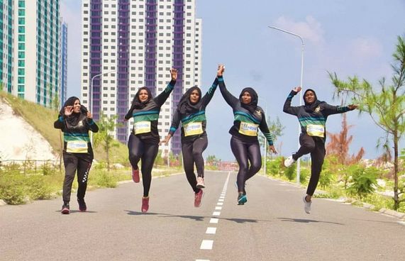 ނިއޯން ރަންގެ އިނާމުގެ ގޮތުގައި ތިން ސައިކަލް