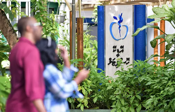 ދެއަހަރުގެ ކުއްޖާ ނިޔާވީ ޕޫލަކަށް ވެއްޓި ގެނބިގެން: ފުލުހުން