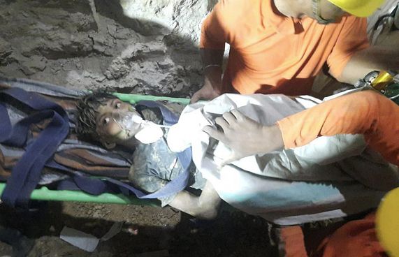 އިންޑިއާގައި ފުން ވަޅަކަށް ވެއްޓުނު ކުއްޖަކު ސަލާމަތްކޮށްފި