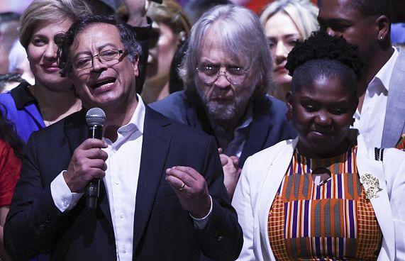 ކޮލަމްބިއާގެ ރައީސްކަމަށް ކުރީގެ ހަނގުރާމަވެރިޔާ