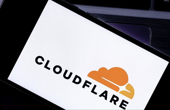 ވެބްސައިޓްތައް ޑައުންވީ ކްލައުޑްފްލެއާގެ މައްސަލައަކުން