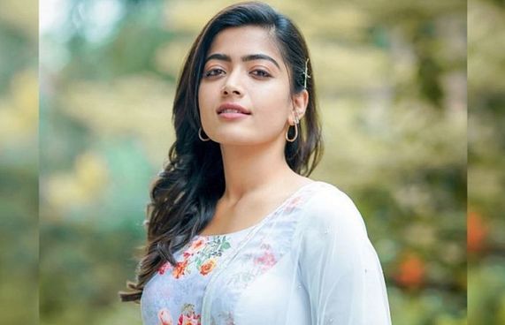 ބޮލީވުޑް ފިލްމެއް ލިބުނީ ޕުޝްޕާ ހިޓްވުމުން: ރަޝްމިކާ