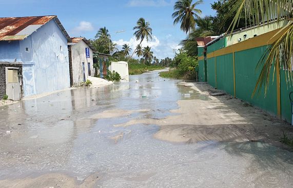 ދެކުނަށް އުދަ އަރައި ތިން ރަށަކަށް ބޮޑެތި ގެއްލުންތައް