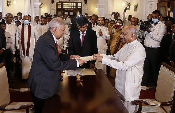 ލޯނުގެ އެހީ އަށް ބަރޯސާވެގެން ތިބެވޭކަށް ނެތް: ރަނިލް