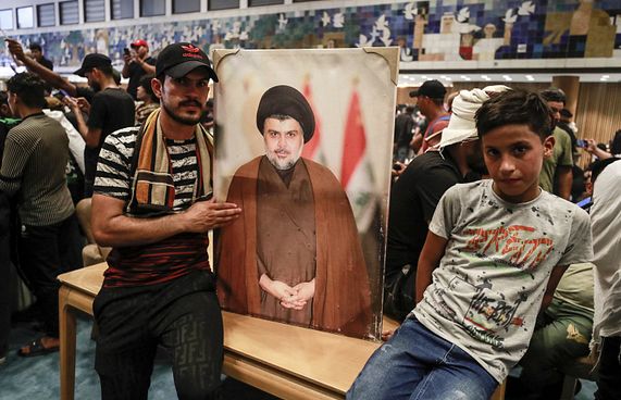 ސަދްރުގެ ސަޕޯޓަރުން އަނެއްކާވެސް ޕާލަމެންޓް ހިފައިފި