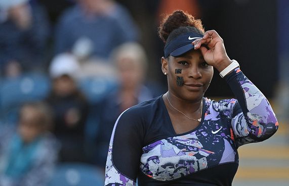 ޓެނިހުގެ ލެޖެންޑް ސެރީނާ ކުޅުން ހުއްޓާލަނީ