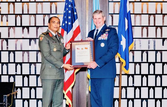 ޝަމާލަށް ޑިފެންސް ޔުނިވާސިޓީގެ އެންމެ މަތީ ޝަރަފު