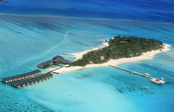 ސަމާއައިލެންޑް، ލަގްޒަރީ ހޮޓެލް އެވޯޑަށް ނޮމިނޭޓުވެއްޖެ